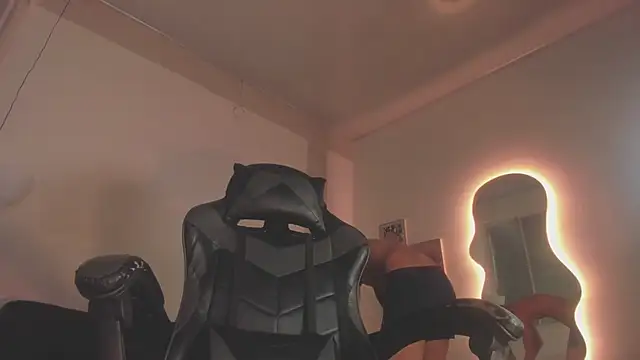 Snapshot of Senpai_Lover chatting on 11.02.25 Senpai Lover online show from 11.02.25