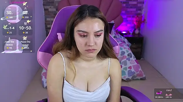 Snapshot of Adrimaretti chatting on 10.31.25 Adrimaretti online show from 10.31.25