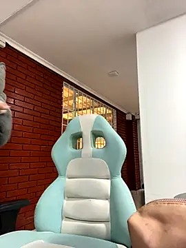 Snapshot of Adrimaretti chatting on 11.21.25 Adrimaretti online show from 11.21.25