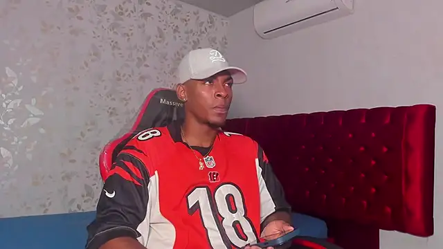 Snapshot of for_itan chatting on 11.25.25 for itan online show from 11.25.25