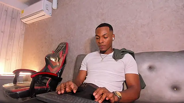 Snapshot of for_itan chatting on 11.29.25 for itan online show from 11.29.25