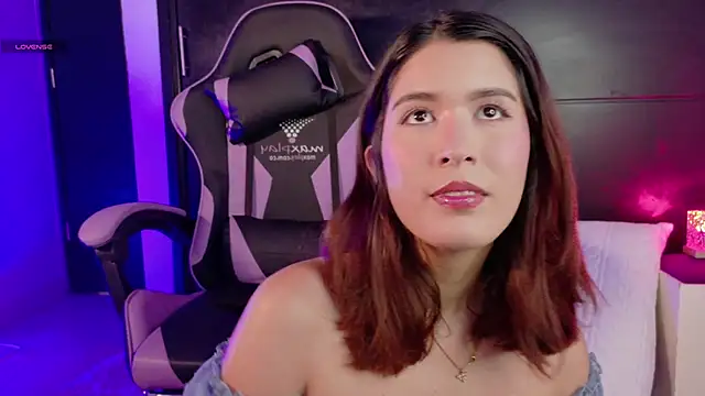 emilyy1  online show from 11.26.25