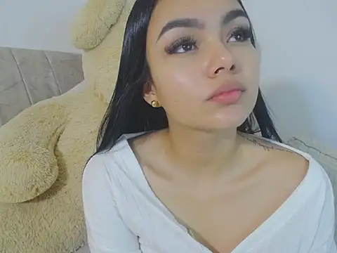 little emiily  online show from 11.03.25