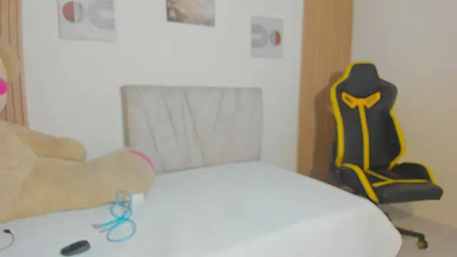 little emiily  online show from 11.20.25