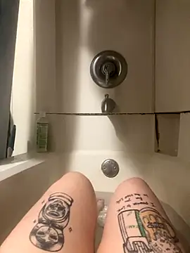 Snapshot of Fattysloth chatting on 10.31.25 Fattysloth online show from 10.31.25