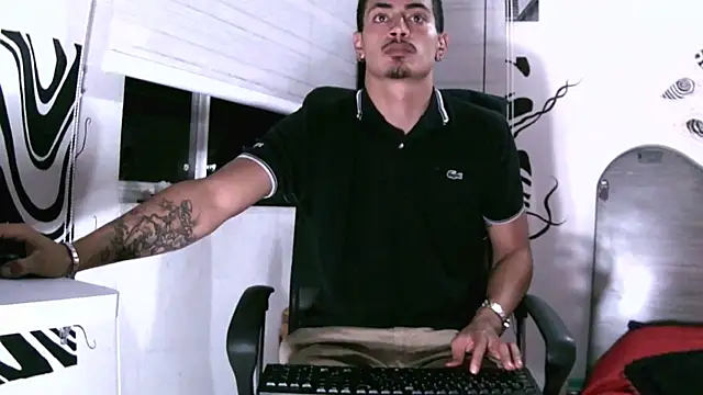 Snapshot of kai_storm420 chatting on 11.19.25 kai storm420 online show from 11.19.25