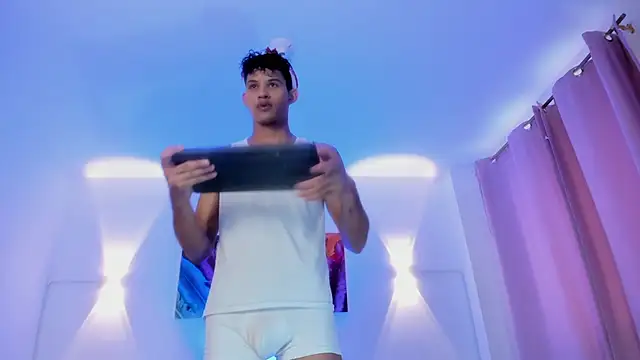 KamiSuarez online show from 12.22.25