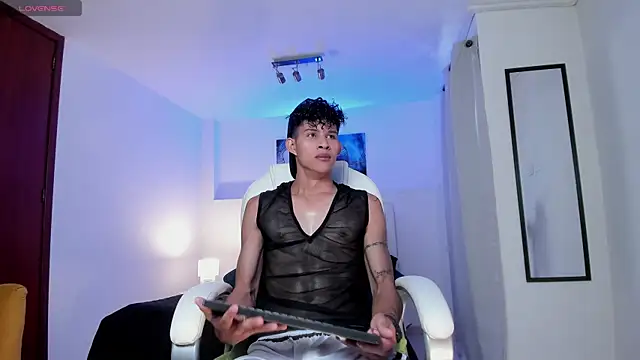 KamiSuarez online show from 04.16.26