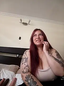 Snapshot of SofiBelluccix chatting on 10.30.25 SofiBelluccix online show from 10.30.25