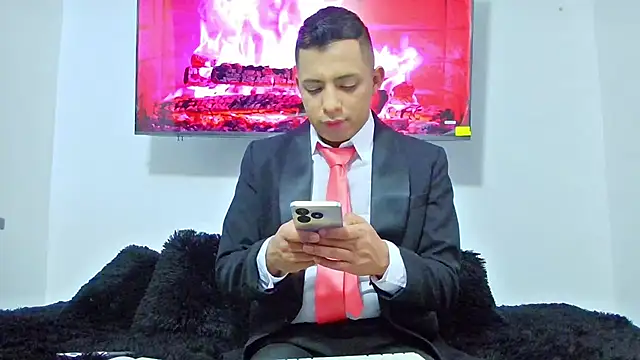 Snapshot of Mike_Fetiche chatting on 11.28.25 Mike Fetiche online show from 11.28.25