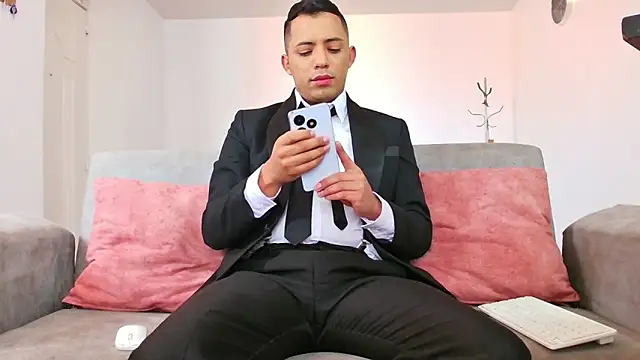 Snapshot of Mike_Fetiche chatting on 11.29.25 Mike Fetiche online show from 11.29.25