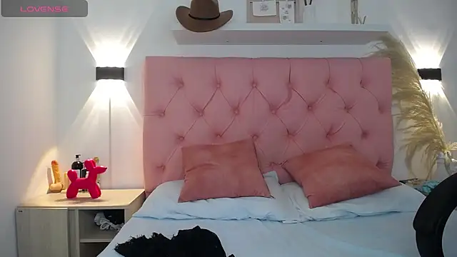 victoria 243 online show from 12.15.25