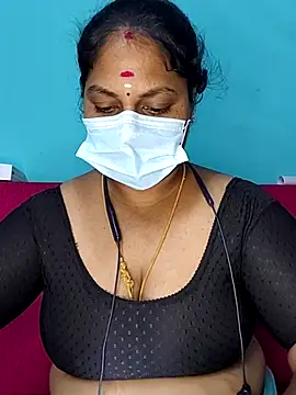 Snapshot of deepikasree143 chatting on 11.17.25 deepikasree143 online show from 11.17.25