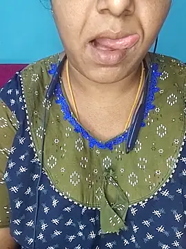 Snapshot of deepikasree143 chatting on 12.14.25 deepikasree143 online show from 12.14.25