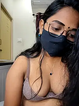 Snapshot of funny_couple_telugu chatting on 10.28.25 funny couple telugu online show from 10.28.25