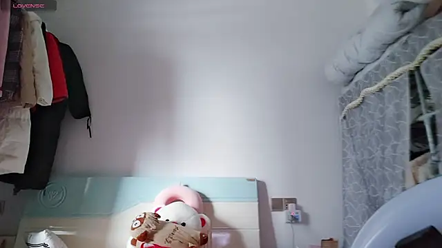 Snapshot of Yan61 chatting on 11.13.25 Yan61 online show from 11.13.25