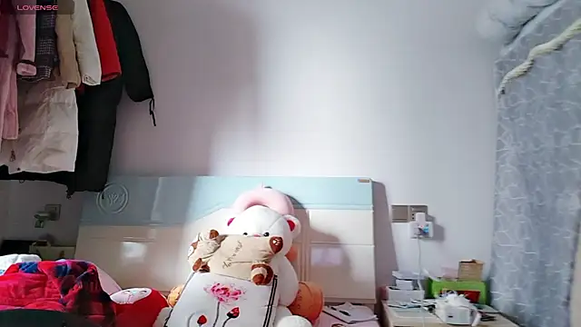 Snapshot of Yan61 chatting on 11.14.25 Yan61 online show from 11.14.25