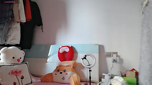 Snapshot of Yan61 chatting on 11.27.25 Yan61 online show from 11.27.25