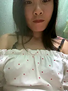 Snapshot of Elysia-007 chatting on 10.29.25 Elysia-007 online show from 10.29.25