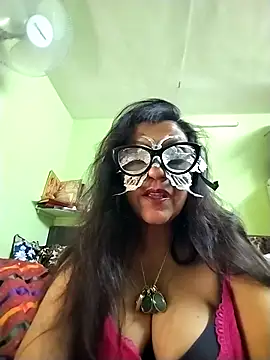 Snapshot of LOVE__RANI chatting on 11.26.25 LOVE RANI online show from 11.26.25