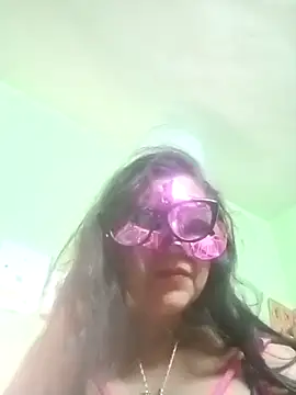 Snapshot of LOVE__RANI chatting on 12.14.25 LOVE RANI online show from 12.14.25