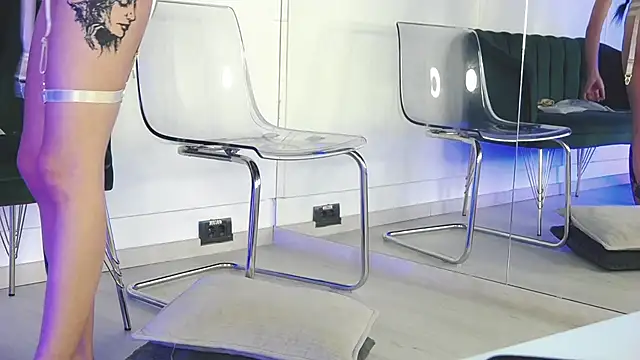 Snapshot of RebbeccaRay chatting on 12.15.25 RebbeccaRay online show from 12.15.25