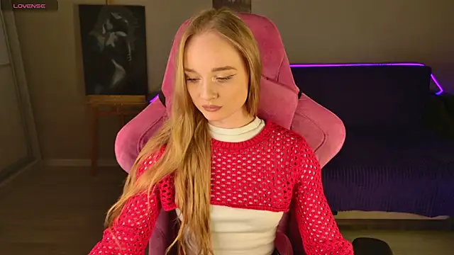 Snapshot of Shawty_Mia chatting on 11.21.25 Shawty Mia online show from 11.21.25