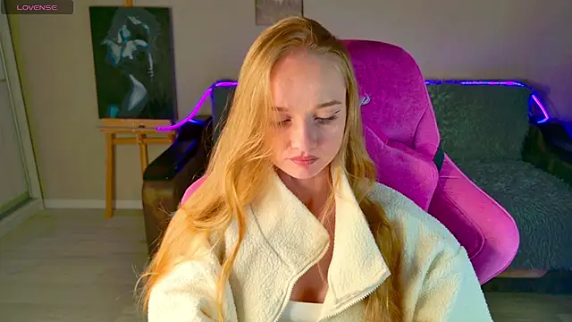 Snapshot of Shawty_Mia chatting on 12.03.25 Shawty Mia online show from 12.03.25