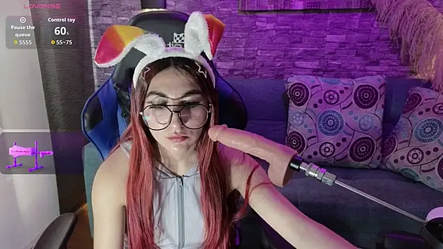 Snapshot of venusevanss chatting on 10.31.25 venusevanss online show from 10.31.25