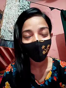 Green LaDY66 online show from 05.02.26