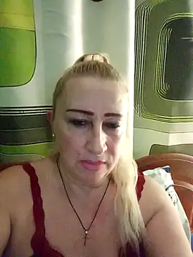 Snapshot of Esenia505 chatting on 12.17.25 Esenia505 online show from 12.17.25