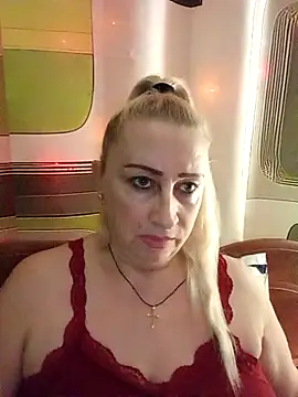 Snapshot of Esenia505 chatting on 12.18.25 Esenia505 online show from 12.18.25