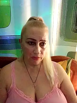 Snapshot of Esenia505 chatting on 12.22.25 Esenia505 online show from 12.22.25