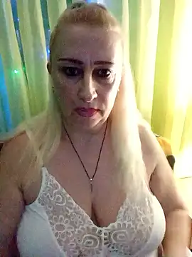 Snapshot of Esenia505 chatting on 01.11.26 Esenia505 online show from 01.11.26