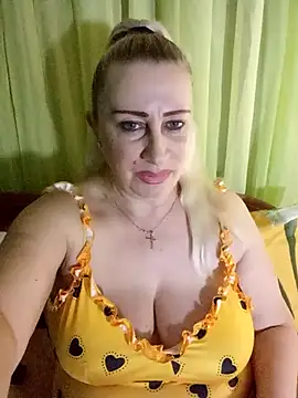 Snapshot of Esenia505 chatting on 01.31.26 Esenia505 online show from 01.31.26