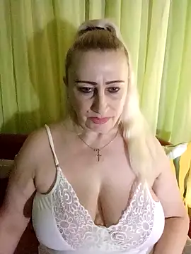 Snapshot of Esenia505 chatting on 02.01.26 Esenia505 online show from 02.01.26