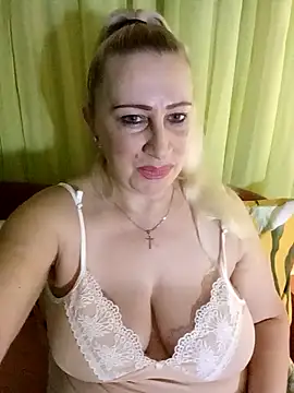 Snapshot of Esenia505 chatting on 02.02.26 Esenia505 online show from 02.02.26