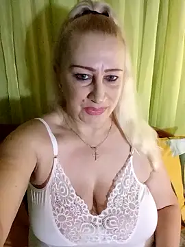 Snapshot of Esenia505 chatting on 02.03.26 Esenia505 online show from 02.03.26