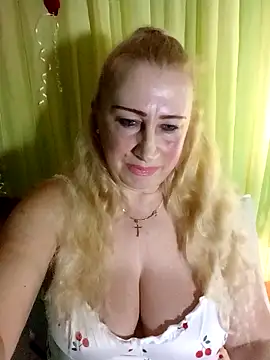 Snapshot of Esenia505 chatting on 02.15.26 Esenia505 online show from 02.15.26