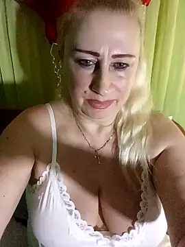 Snapshot of Esenia505 chatting on 02.16.26 Esenia505 online show from 02.16.26