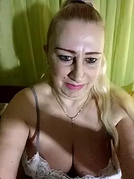 Snapshot of Esenia505 chatting on 02.25.26 Esenia505 online show from 02.25.26