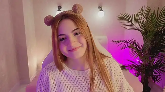 Snapshot of Daniela_Saules chatting on 11.19.25 Daniela Saules online show from 11.19.25