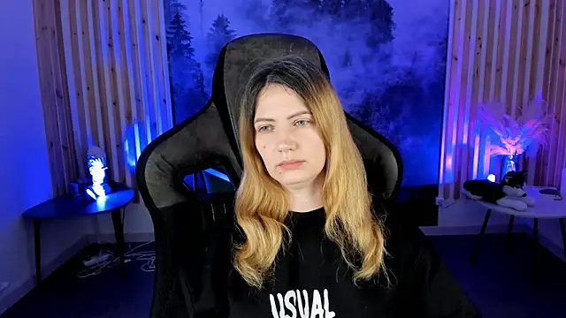 Snapshot of AleksaLaurent chatting on 11.10.25 AleksaLaurent online show from 11.10.25