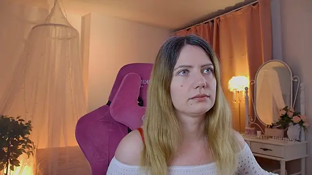 Snapshot of AleksaLaurent chatting on 11.11.25 AleksaLaurent online show from 11.11.25