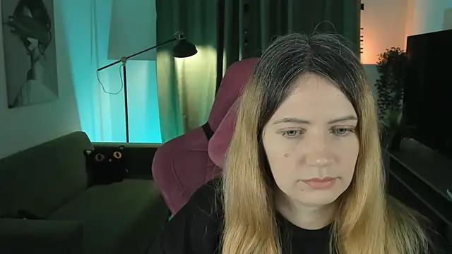 Snapshot of AleksaLaurent chatting on 11.13.25 AleksaLaurent online show from 11.13.25