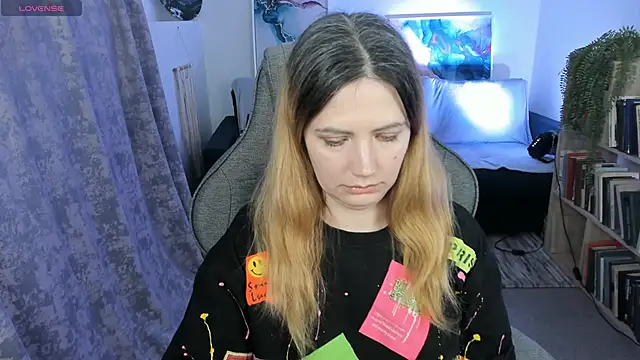 Snapshot of AleksaLaurent chatting on 11.20.25 AleksaLaurent online show from 11.20.25