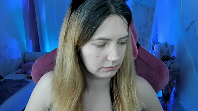 Snapshot of AleksaLaurent chatting on 11.27.25 AleksaLaurent online show from 11.27.25