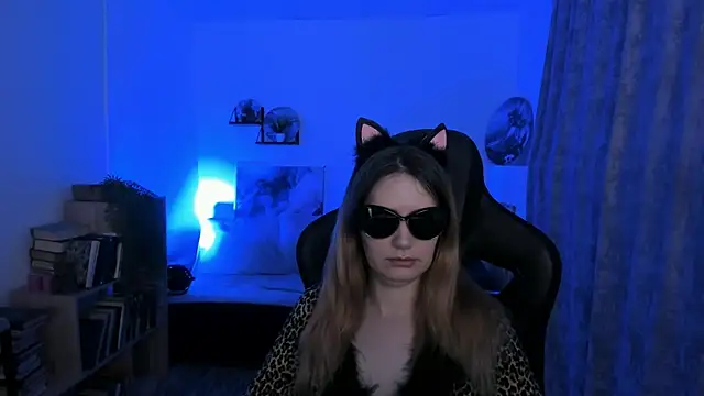 Snapshot of AleksaLaurent chatting on 11.29.25 AleksaLaurent online show from 11.29.25