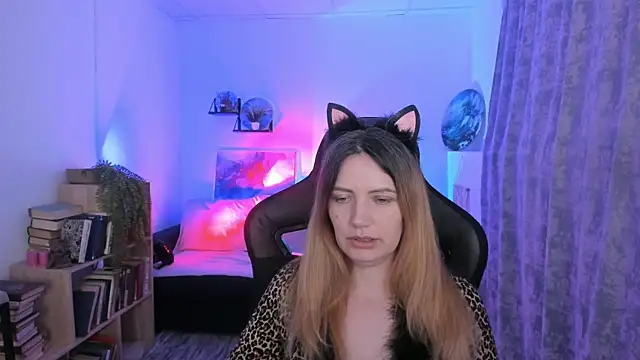 Snapshot of AleksaLaurent chatting on 11.30.25 AleksaLaurent online show from 11.30.25