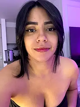 Snapshot of Sara-215 chatting on 11.15.25 Sara-215 online show from 11.15.25